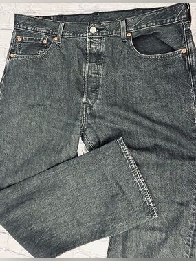 LEVIS 501 men’s size 38x32 jeans